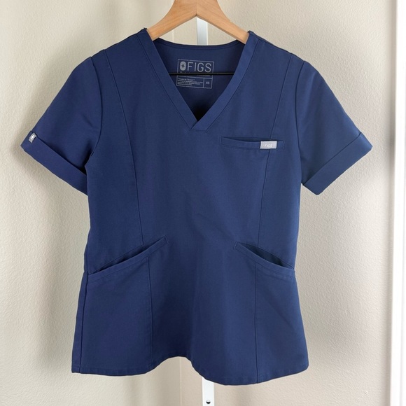 Figs Navy Scrub top Cuff sleeve, 3 pockets Size XS - Picture 1 of 6